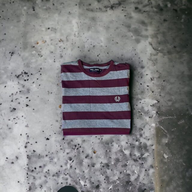 Vintage Y2K Men's Fred Perry Tshirt - M