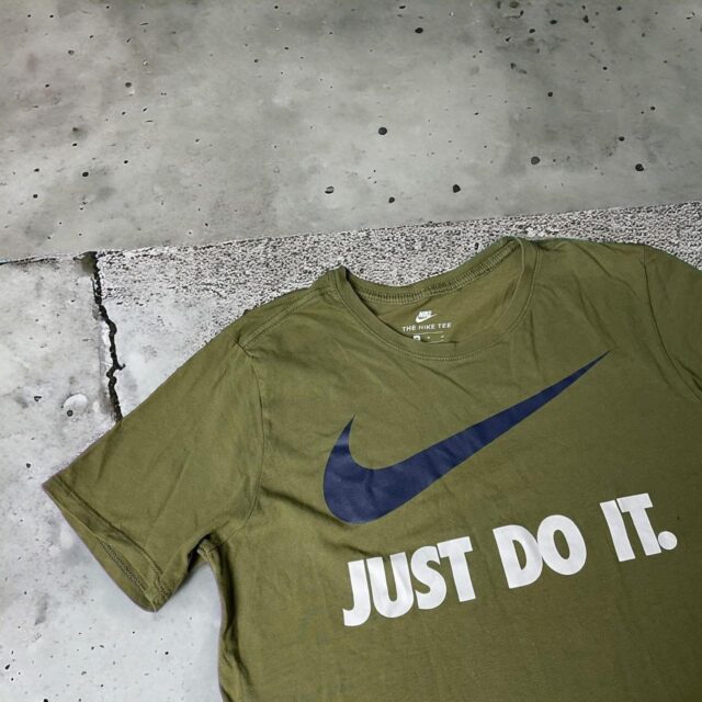 Men's Khaki Green Nike Spell Out Tshirt - M