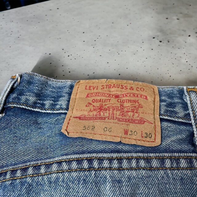 Men's Vintage Levi's 582 Baggy Stone Washed Jeans - 30"