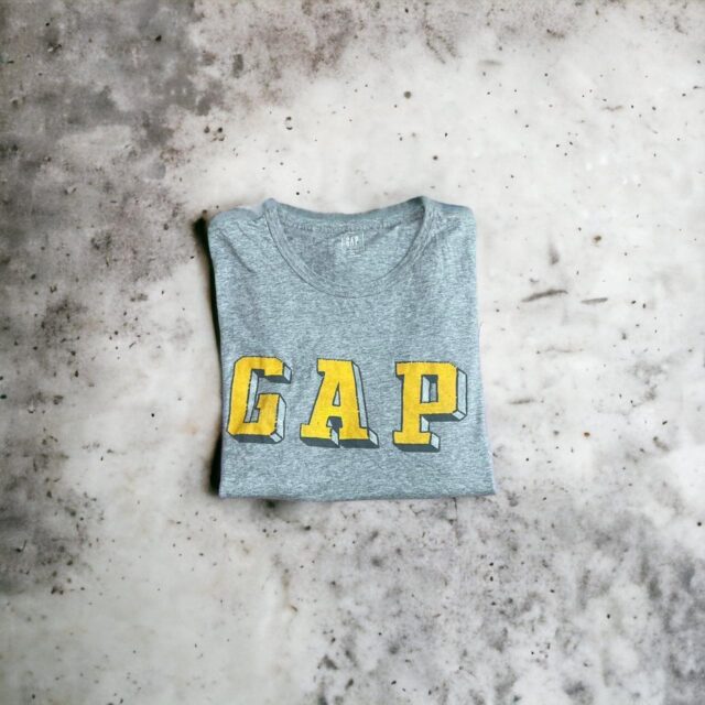 Men's Vintage Y2K Gap Spell Out Tshirt - XL