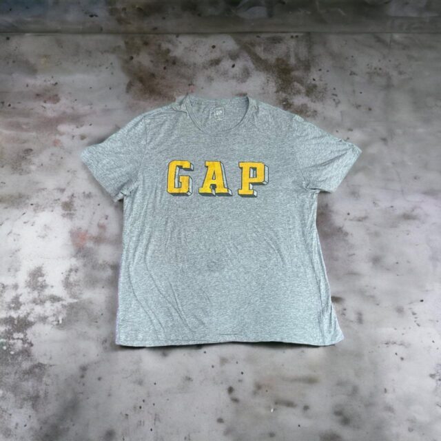 Men's Vintage Y2K Gap Spell Out Tshirt - XL