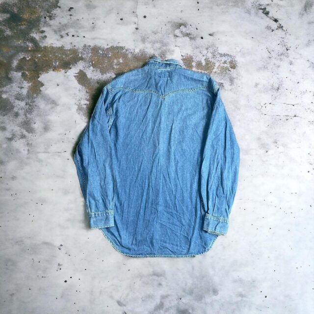 Men's Vintage Denim Long Sleeved Levi's Shirt - M