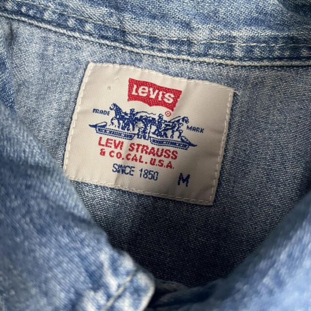 Men's Vintage Denim Long Sleeved Levi's Shirt - M