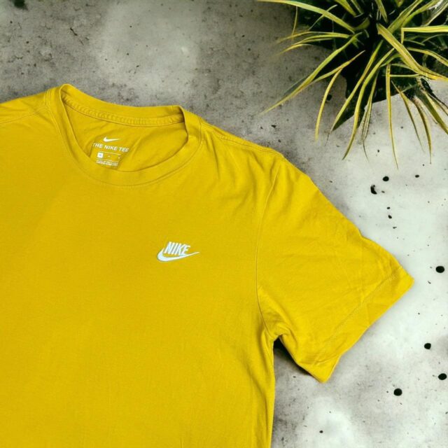 Men's Yellow Nike Embroidered Spell Out Tshirt - M