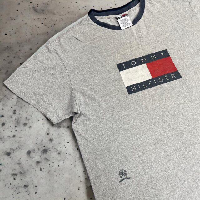 Vintage Men's Grey Tommy Hilfiger Spell Out Tshirt - M