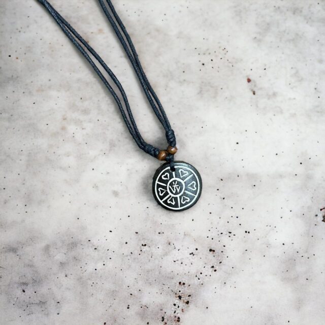 Vintage Y2K Tribal Surf Pendant Necklace