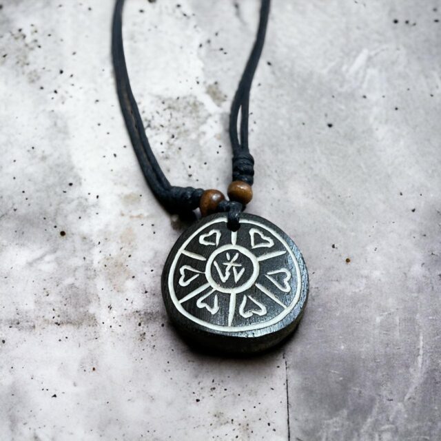 Vintage Y2K Tribal Surf Pendant Necklace
