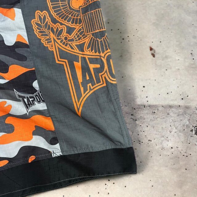 Men's Vintage Y2K TapOut Camo Board Shorts - L