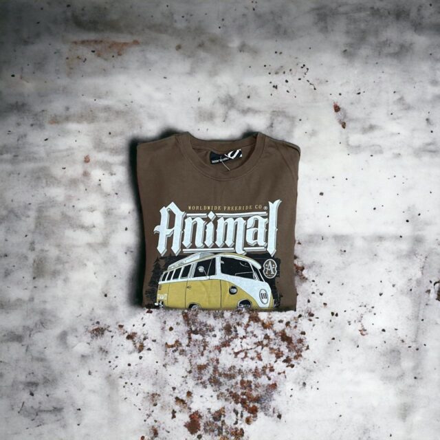 Men's Vintage Y2K Animal Spell Out Tshirt - M