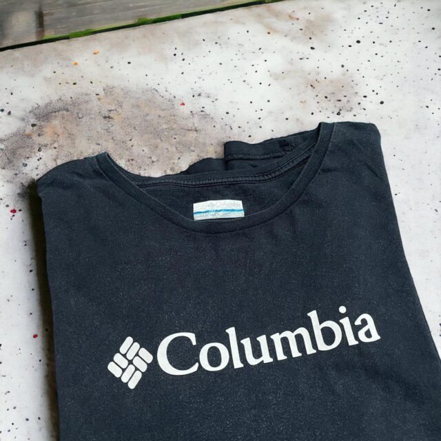 Vintage Black Men's Y2K Columbia Sportswear Tshirt - XL
