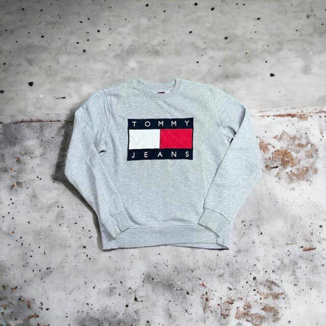 Men's Vintage Tommy Hilfiger Embroidered Spell Out Sweatshirt - M