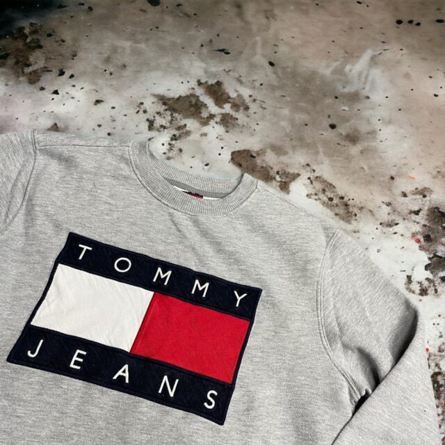 Men's Vintage Tommy Hilfiger Embroidered Spell Out Sweatshirt - M