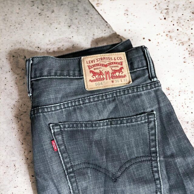 Men's Vintage Y2K Grey Denim Levi's 504 Jeans - 36"