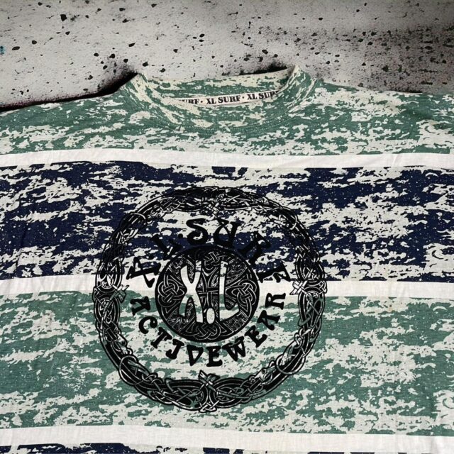 Men's Vintage 90s Surf Print Tshirt - XL
