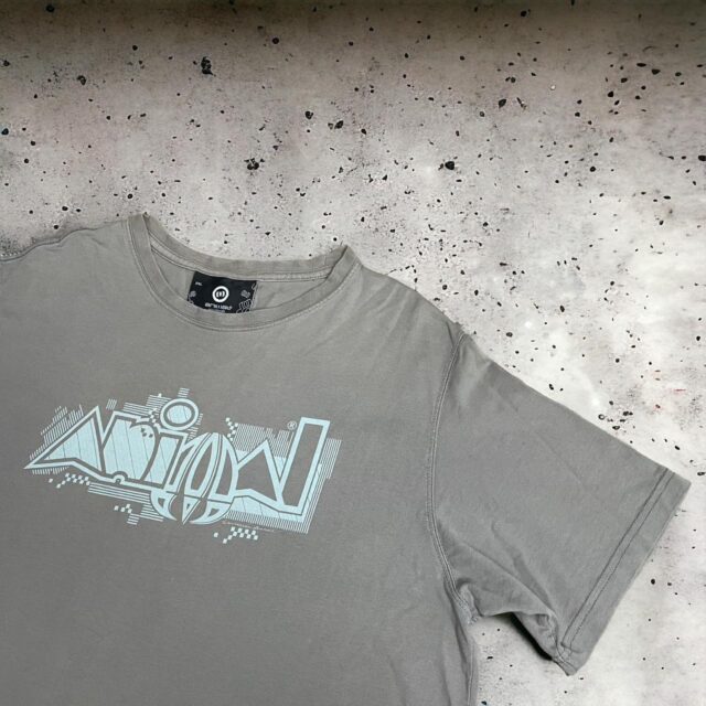 Vintage Men's Y2K Animal Spell Out Tshirt - XXL