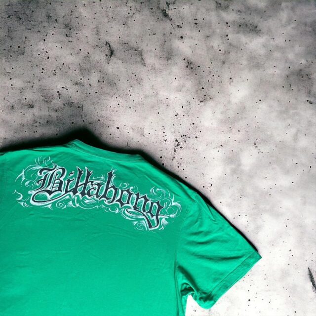 Men's Vintage Y2K Billabong Spell Out Tshirt - M