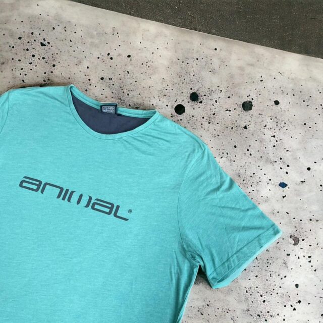 Men's Vintage Y2K Animal Spell Out Tshirt - XL