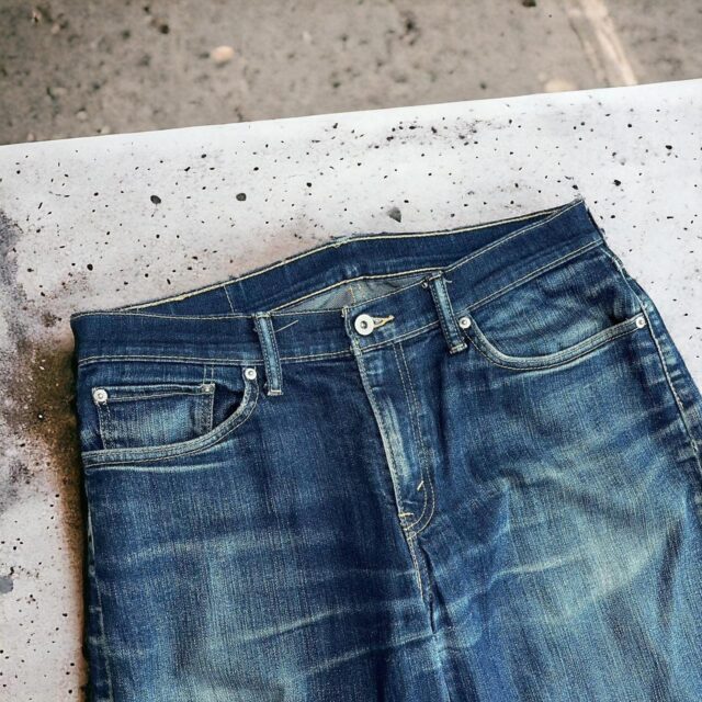 Men's Vintage Baggy Y2K Denim Levi's Jeans - 34"