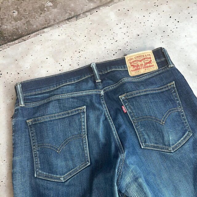 Men's Vintage Baggy Y2K Denim Levi's Jeans - 34"