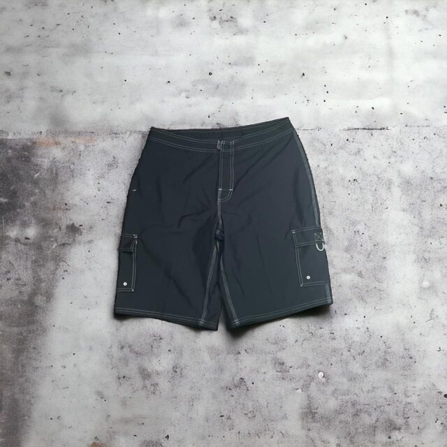 Vintage Y2K Black Cargo Board Shorts - M/L