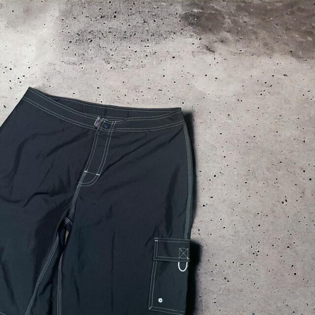 Vintage Y2K Black Cargo Board Shorts - M/L