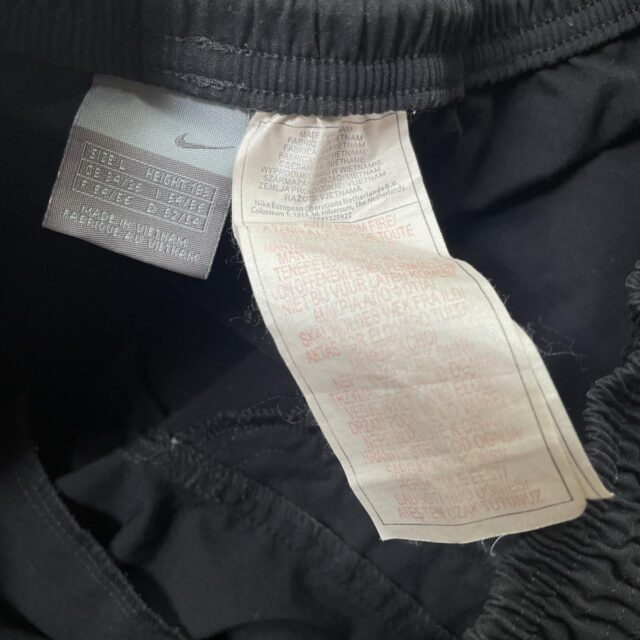 Men's Vintage Y2K Black Nike Cargo Shorts - L