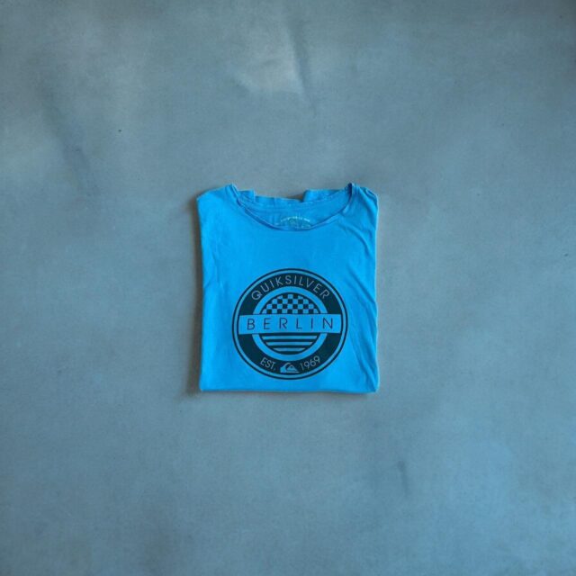 Men's Y2K Quiksilver Berlin Graphic Print Tshirt - M