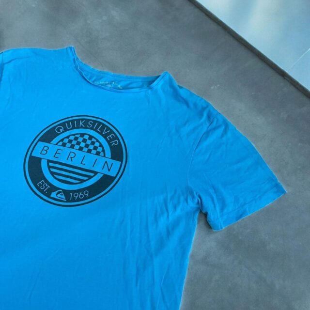 Men's Y2K Quiksilver Berlin Graphic Print Tshirt - M