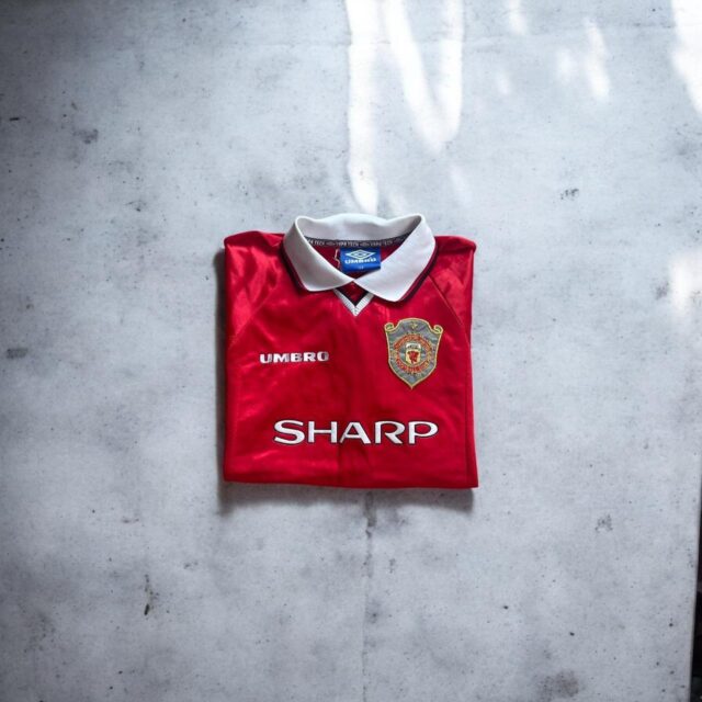 Vintage Manchester United CL Winners Home Football Shirt 1997/00 - XS