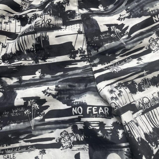 Vintage Y2K Funky No Fear Cargo Board Shorts - L