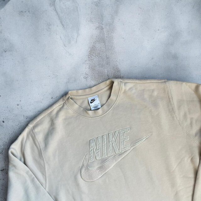 Men's Cream Nike Embroidered Spell Out Sweatshirt - M