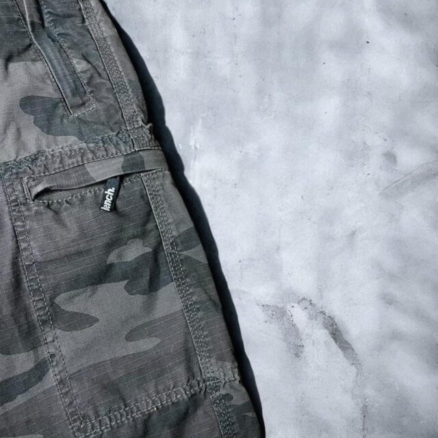 Y2K Mens Bench Camo Cargo Shorts - L