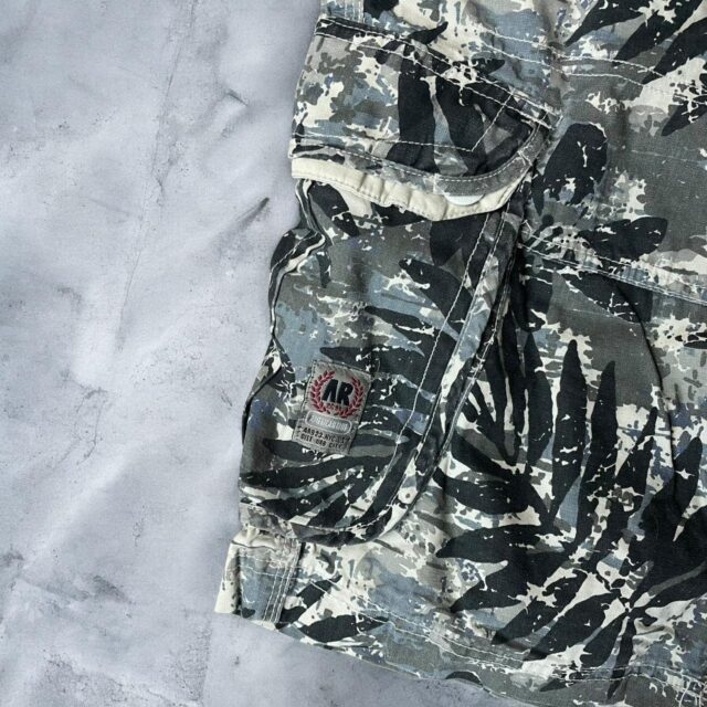 Mens Y2K Camo Tropical Cargo Shorts - M