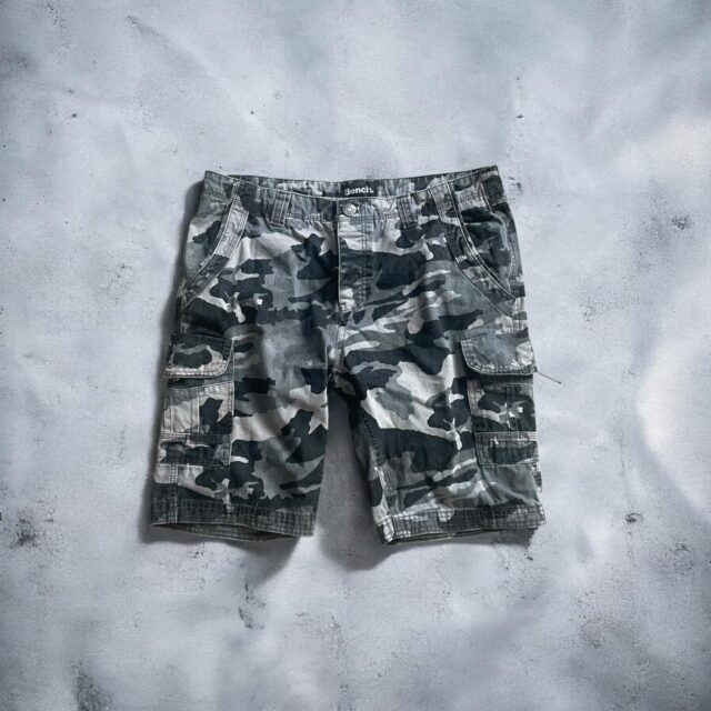 Vintage Mens Camo Utility Cargo Bench Shorts - L